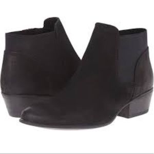 Steve Madden Rozamare Nubuck Booties Size 5.5 NIB